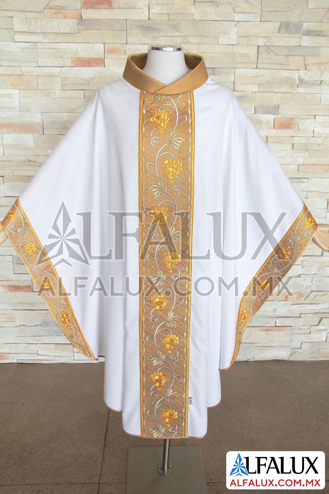 03 UVAS Alfalux Casulla Blanco Galon Orilla y Cuello Bordado (1)